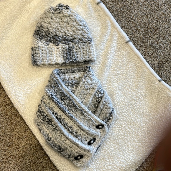 Handmade over the head ladies hat and matching scarf - Picture 1 of 3